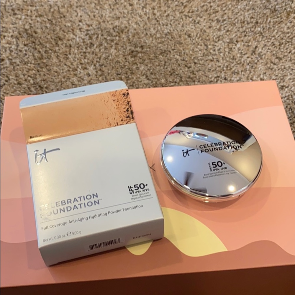 It cosmetics celebration foundation with brush